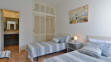 4 Schlafzimmer, Zimmersafe, Bügeleisen/Bügelbrett, Reisekinderbett