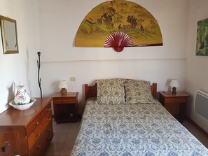3 bedrooms, desk, iron/ironing board, travel crib - Pretty detached house, 3*, 3 bedrooms with terraces, overlooking the beach. (Cargèse)