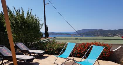 Pretty detached house, 3*, 3 bedrooms with terraces, overlooking the beach.