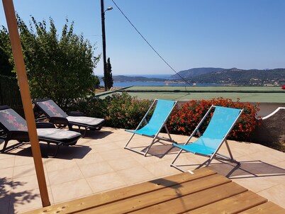 Pretty detached house, 3*, 3 bedrooms with terraces, overlooking the beach.