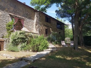 Exterior - Poggiolo Oasis of relaxation swimming pool nature lavender horses wine - Tuscany (Borgo San Lorenzo)