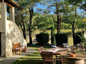 Outdoor dining - Poggiolo Oasis of relaxation swimming pool nature lavender horses wine - Tuscany (Borgo San Lorenzo)
