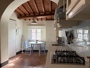 Fridge, oven, stovetop, toaster - Beautiful Restored Two Bedroom Holiday Apartment with Infinity pool (peccioli)