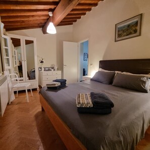 2 soverom, strykejern/-brett, wi-fi og sengetøy