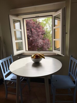 Dining - Beautiful Restored Two Bedroom Holiday Apartment with Infinity pool (peccioli)