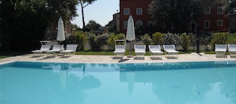 Hermoso apartamento restaurado de dos dormitorios con piscina infinita