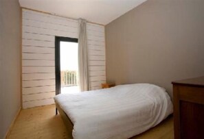 5 slaapkamers, een strijkplank/strijkijzer, wifi