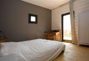 5 bedrooms, iron/ironing board, WiFi