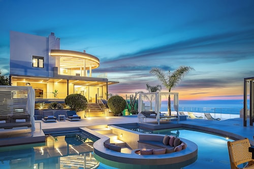 Villa Belle, Where Sea Views Meet Sunset Magic by etouri