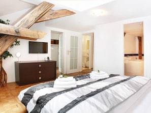 3 habitaciones, caja de seguridad en la habitación y escritorio