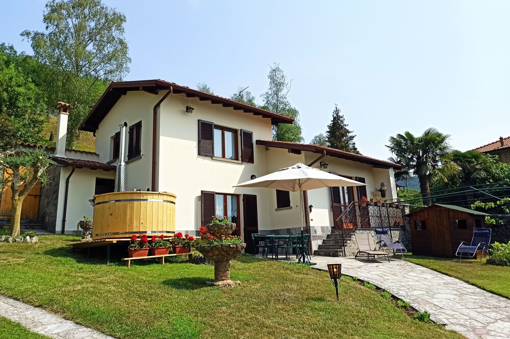lago iseo detached house 7 people garden tub depandance sanitation