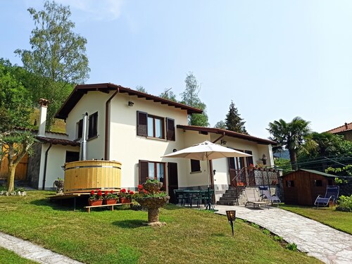 Lake Iseo - Detached house with Finnish tub garden WI-FI outbuilding