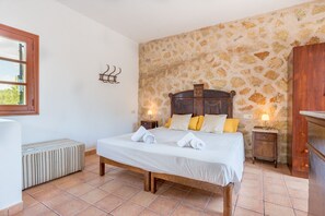 6 chambres, fer et planche à repasser, Wi-Fi gratuit, draps fournis