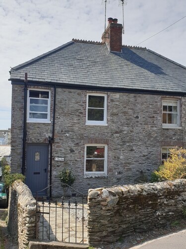 “Cosy Fowey Cottage, Suntrap Garden, Easy Walk to Harbour & Beach, Dog Friendly”