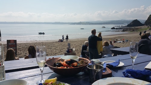 “Cosy Fowey Cottage, Suntrap Garden, Easy Walk to Harbour & Beach, Dog Friendly”