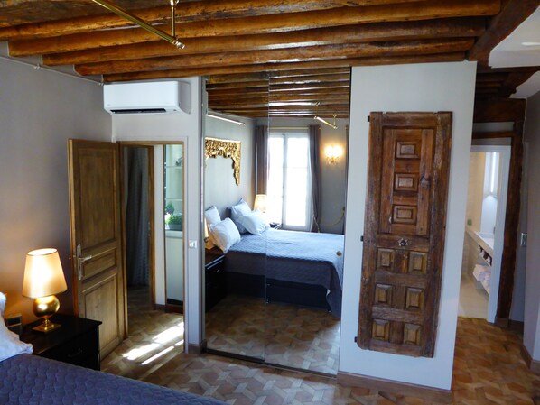 2 bedrooms, in-room safe, desk, iron/ironing board