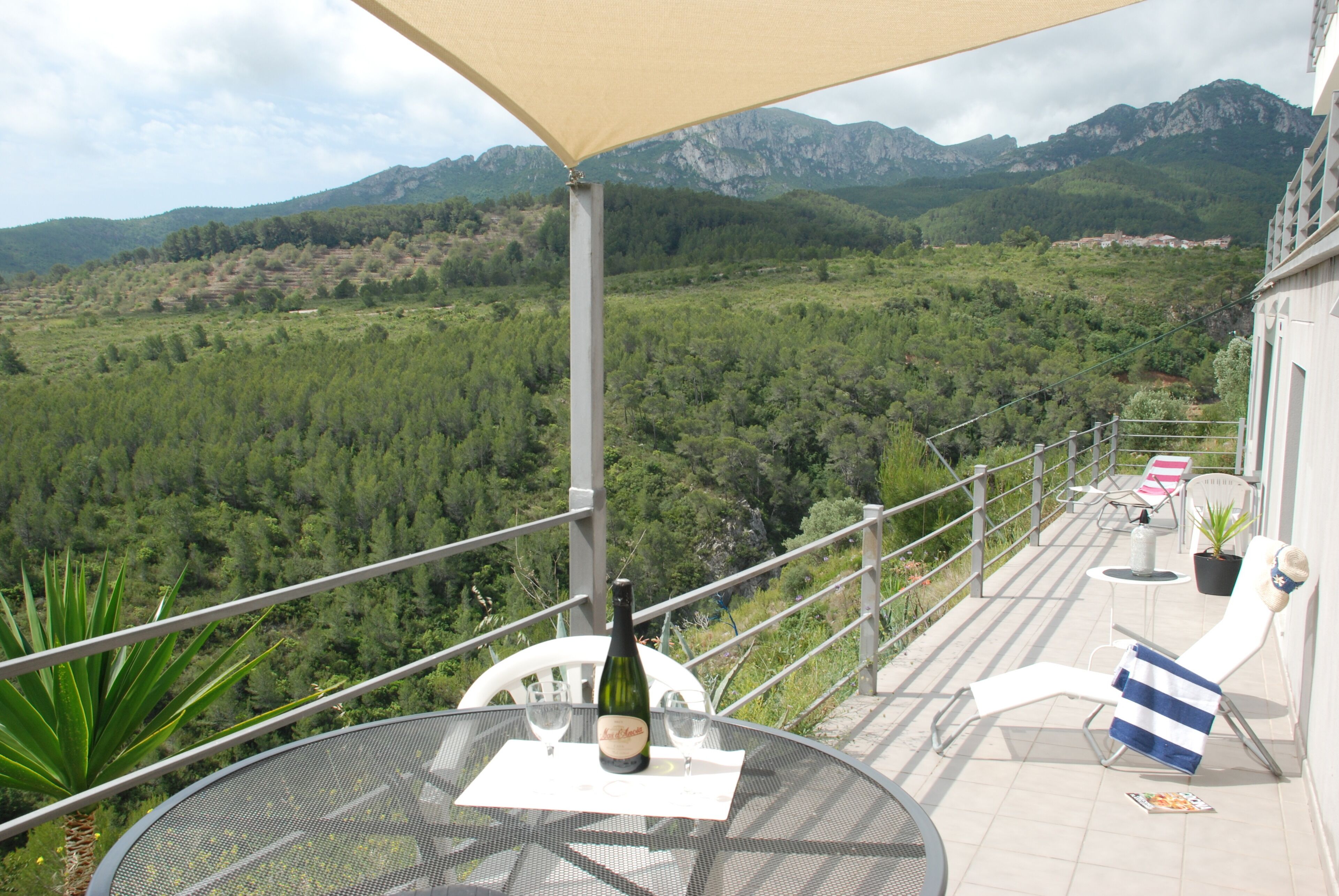 Casa Alados-Apnt within VillaSuala+Amazing views/community Pool & Great Location