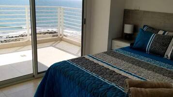 3 bedrooms, free WiFi, bed sheets, wheelchair access