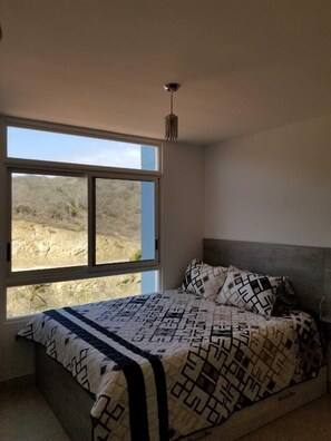 3 bedrooms, free WiFi, bed sheets, wheelchair access