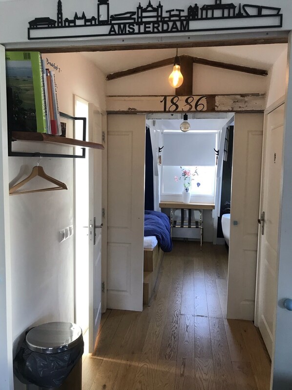 2 bedrooms, in-room safe, iron/ironing board, free WiFi