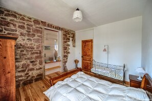 2 dormitorios, tabla de planchar con plancha, wifi gratis y ropa de cama