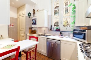 Fridge, microwave, oven, stovetop