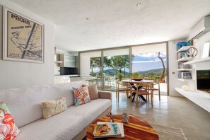 TV, peis, DVD-spiller og bøker