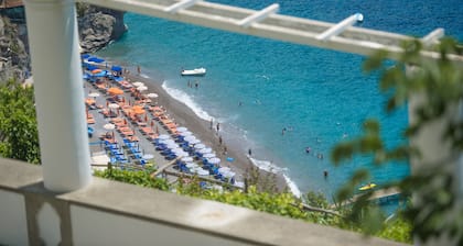 Luxurious villa in the heart of Positano (Fornillo area) overlooking the sea.