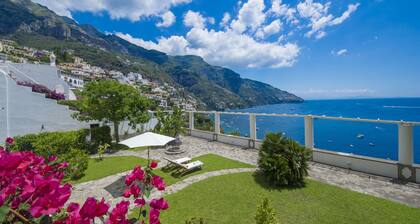 Luxurious villa in the heart of Positano (Fornillo area) overlooking the sea.