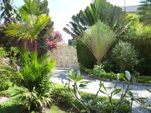 A garden with various plants and a decorative gate. - Rare tropical paradise ! luxury 3BR villa, pool&jacuzzi, 1 600 m2 garden, Dream (Phuket)