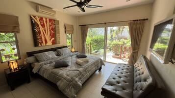 3 quartos, cofres nos quartos, escrivaninha