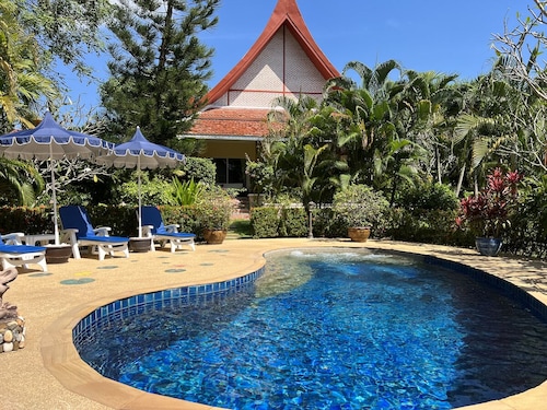 Villa 3 bed -3 Bath-Pool-Jacuzzi, - Garten-1600 m2 -ein kleines Paradies!!