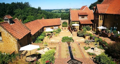 The cosiest and quaintest haven for couples, near Great Tew