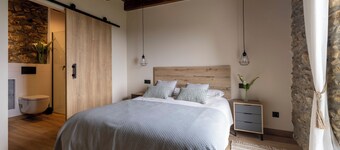 This rural apartment has 65m2, 3 bedrooms and 2 bathrooms, in addition to the kitchen-living room.