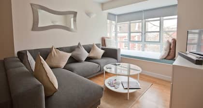 Toothbrush Apartments - Central Ipswich - St Peters St