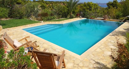 Pepy's Villa - Private & luxurious, with Swimming pool, near several beaches