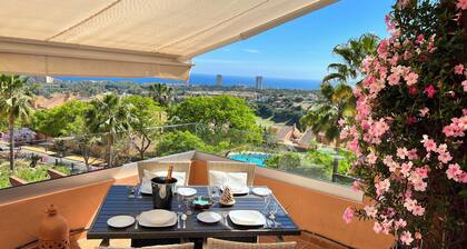 Marbellan ylellinen upea merinäköalahuoneisto. Uima-allas, golf, ranta, nopea WiFi