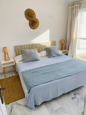 4 habitaciones, escritorio, tabla de planchar con plancha y wifi gratis 