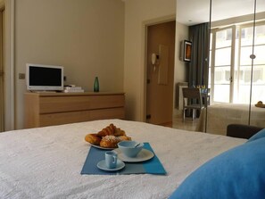In-room safe, iron/ironing board, free WiFi, bed sheets
