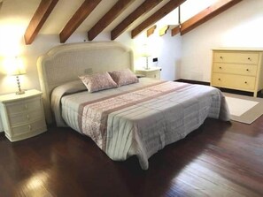 5 bedrooms, in-room safe, iron/ironing board, WiFi
