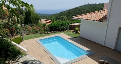 Family villa on the heights of Solenzara - Sea view - Heated swimming pool