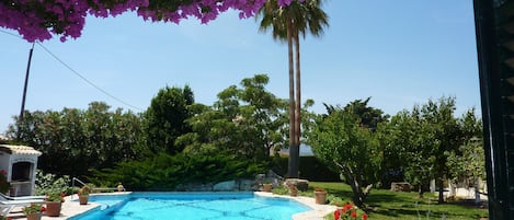 室外游泳池