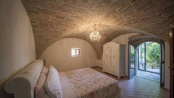 3 bedrooms, iron/ironing board, travel cot, free WiFi
