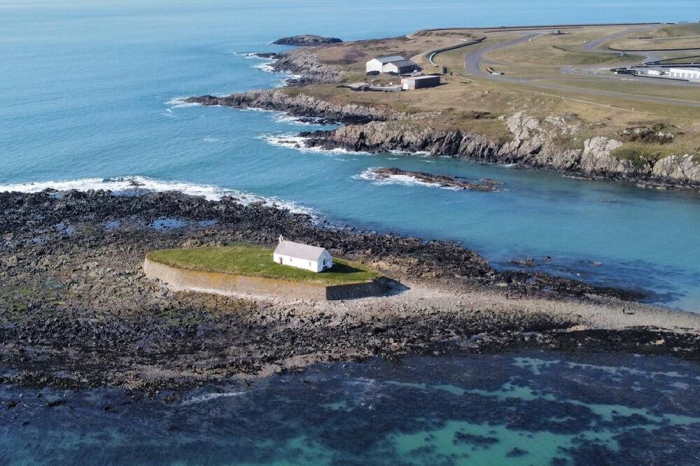 2 Glantraeth Farm Cottage. Pet friendly, Ideal base to explore Anglesey