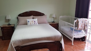 5 Schlafzimmer, Zimmersafe, Bügeleisen/Bügelbrett, Reisekinderbett
