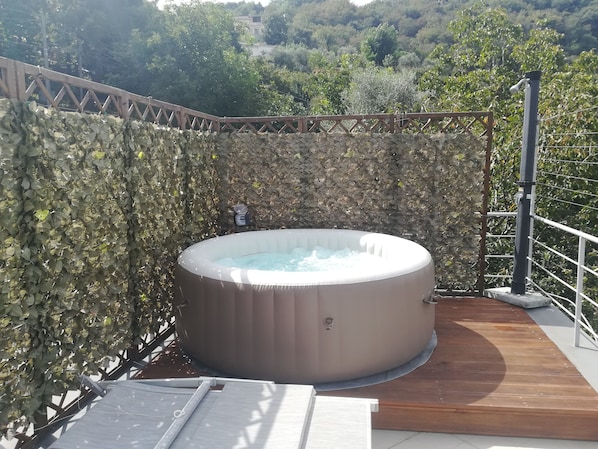 Idromassaggio all'aperto