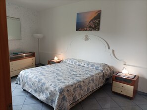 2 bedrooms, desk, iron/ironing board, travel crib