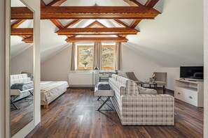 Family Room (2 Adults + 2 Children) | Free WiFi