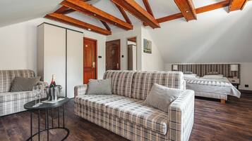 Family Room (2 Adults + 2 Children) | Free WiFi