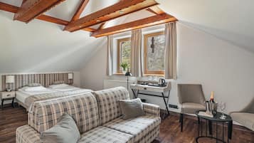 Family Room (2 Adults + 2 Children) | Free WiFi